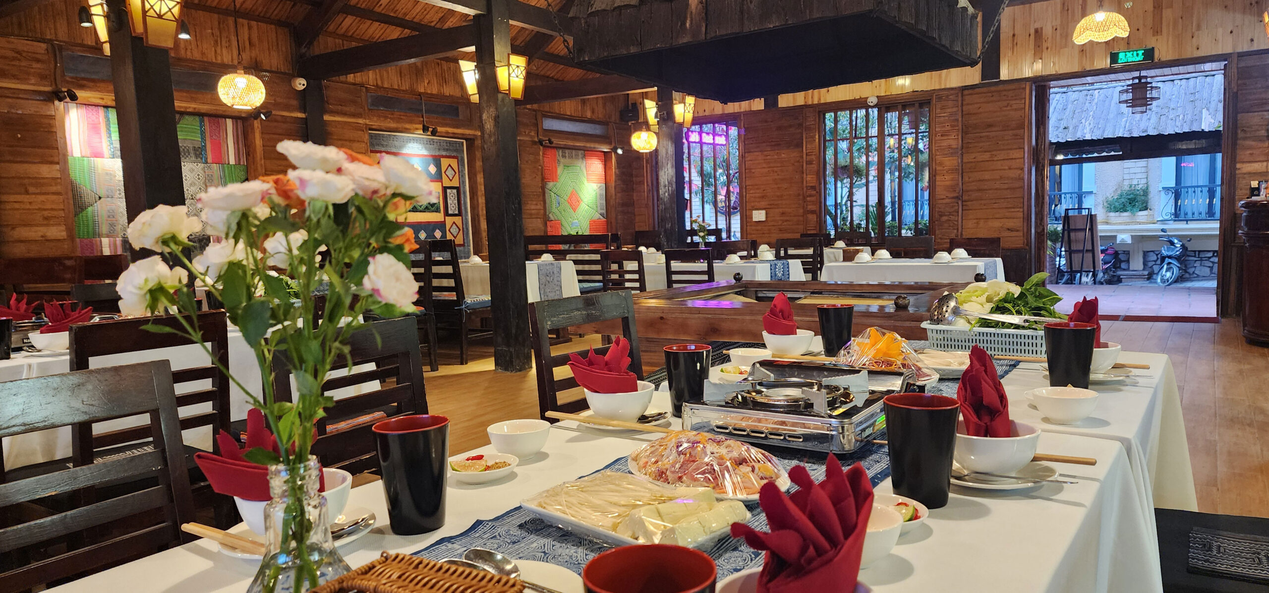 Sapa Rosemary Restaurant-prepared Hot-pot table